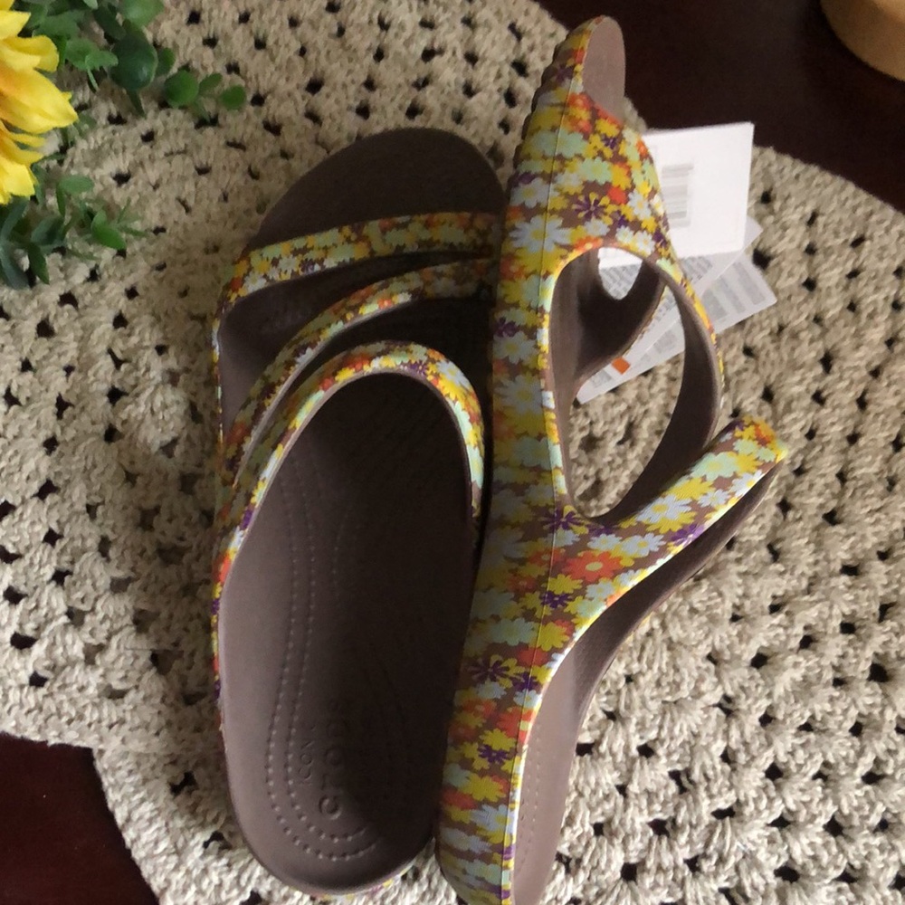 CROCS Kadee II Retro Floral Daisy Sandal SIZE 10 - Picture 7 of 13